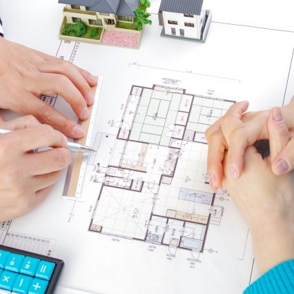 新築の打合せをしているイメージ画像