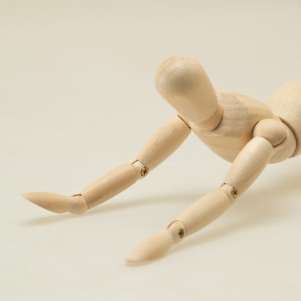 転倒する人のイメージ画像