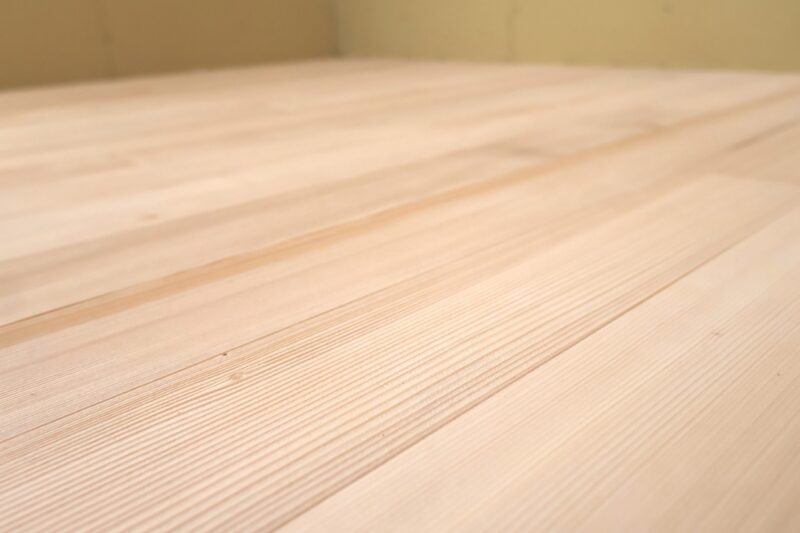 実際に張られた床板の画像