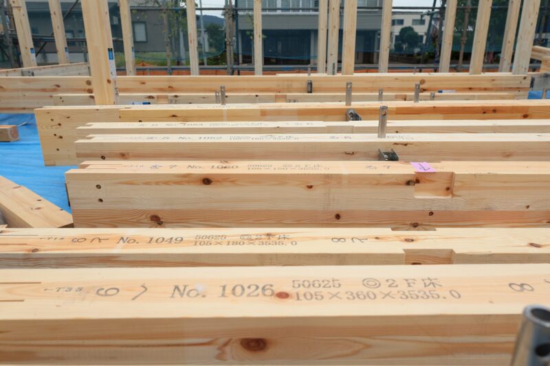 並べられた木材の画像